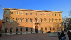 I Palazzi di Forlì: Un Viaggio tra Storia, Arte e Identità