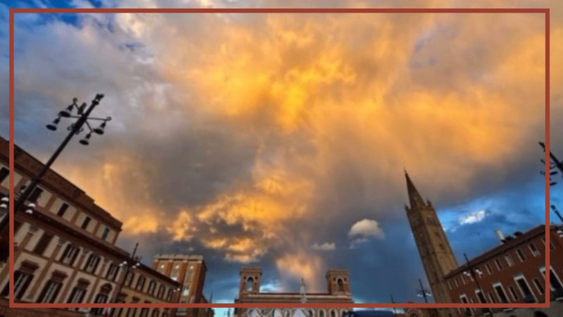 cielo sopra piazza saffi forlì