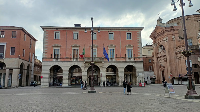 facciata del palazzo serughi ora sede della CCIAA di forlì